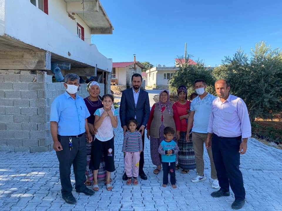 MehmetYalcintr's tweet photo. #Yukarıokçular ve #Turfanda Mahallelerimizde kilittaşı döşeme, Gözlüce mahallesinde istinat duvarı yapım işlerimiz hızlı bir şekilde devam etmektedir. Durmadan tüm mahallelerimize hizmet vermeye devam edeceğiz. #yayladağı #hatay https://t.co/vqJlIbXBgJ