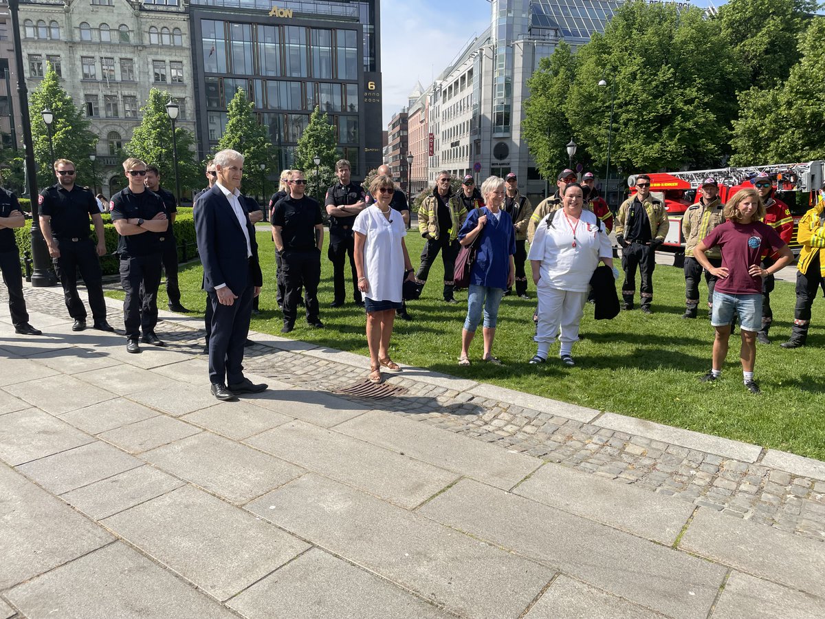 Fagforbundet Oslo (@fagforbundetosl) on Twitter photo Fagforbundet Oslo markerte sin motstand mot fjerninga av særaldersgrensa foran Stortinget. 💪💪💪💪 Vi håper en ny regjering vil kunne gå tilbake på endringen som svekker arbeidsfolks rettigheter. 😍 <a href="/jonasgahrstore/">Jonas Gahr Støre</a> <a href="/NordMette/">Mette Nord</a> @audunlysbakken <a href="/bmoxnes/">Bjørnar Moxnes</a> Fagforbundet Oslo markerte sin motstand mot fjerninga av særaldersgrensa foran Stortinget. 💪💪💪💪 Vi håper en ny regjering vil kunne gå tilbake på endringen som svekker arbeidsfolks rettigheter. 😍 <a href="/jonasgahrstore/">Jonas Gahr Støre</a> <a href="/NordMette/">Mette Nord</a> @audunlysbakken <a href="/bmoxnes/">Bjørnar Moxnes</a>