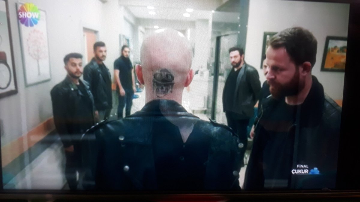 Este pelón  ya se siente la mera vrg pelada de #çukurveda #sondans