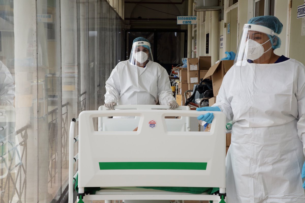 Nederland voelt zich sterk verbonden met het lot van de Surinaamse bevolking. De nood is hoog. Woensdag vertrekt de vlucht met 90.000 doses AstraZeneca, oplopend tot 500.000 à 750.000 deze maand, afhankelijk van behoefte en leveringen. 👉 rijksoverheid.nl/ministeries/mi…