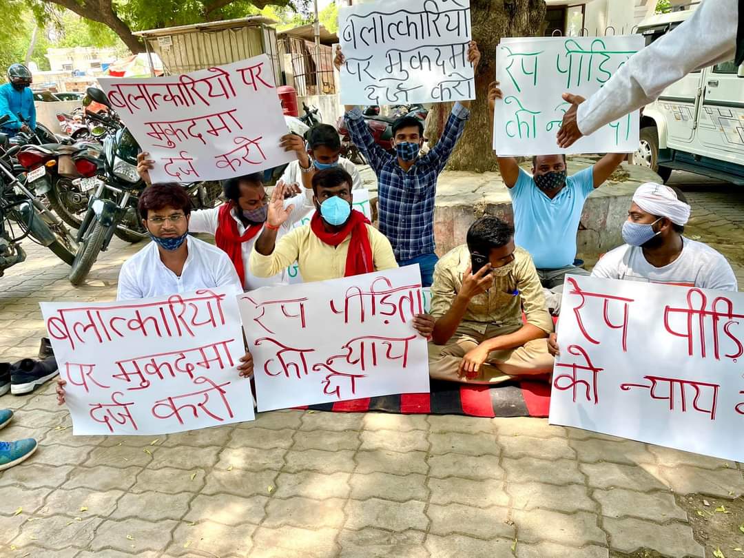 sandeep_A2Y's tweet image. आज दिनाँक 7/6/2021 को मिर्जापुर की बेटी पूजा मोदनवाल को न्याय दिलाने के लिए जिलाधिकारी कार्यालय पर साथियों के साथ धरना प्रदर्शन|

इंक़लाब ज़िन्दाबाद