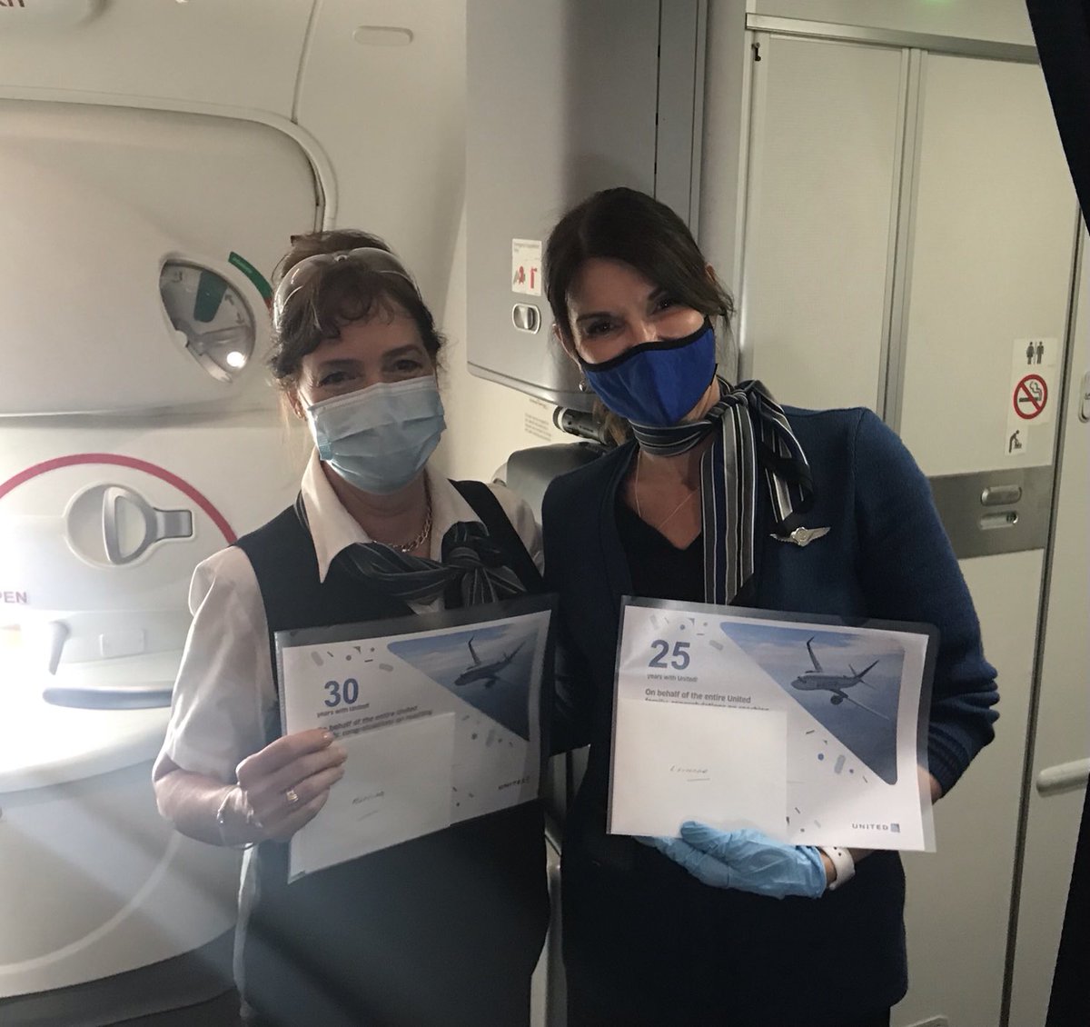 #UAIFSbaseLHR celebrating a 30 year anniversary at 30,000 feet today enroute LHR ORD. Congratulations Martina (and  Laurence with 25 years)! Two of our finest bilingual FA’s 🤌 🤌. ⁦<a href="/StephenStoute/">Sstoute</a>⁩ ⁦<a href="/weareunited/">We Are United</a>⁩ #beingunited ⁦@DeanWhitt44⁩