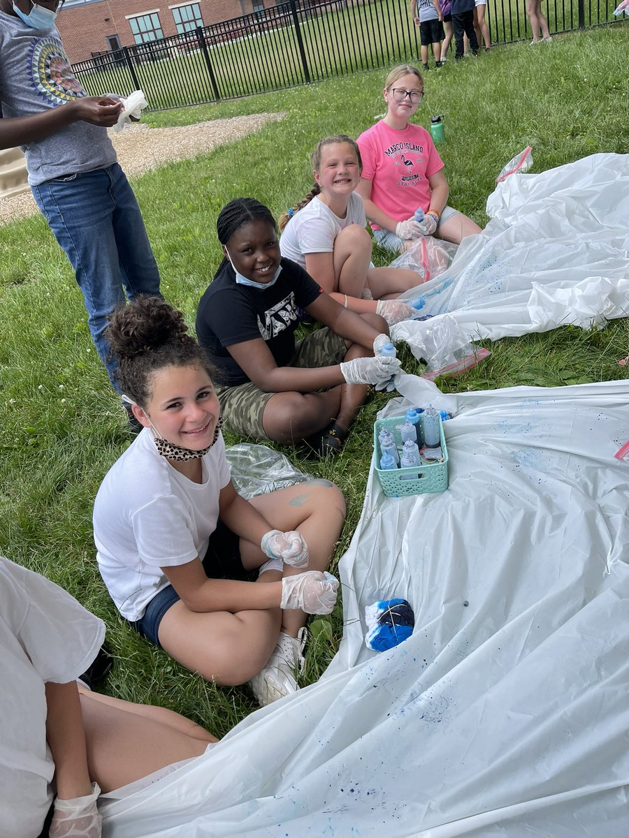_Mrs_Schaefer's tweet photo. Tie-dyed with the crew today!🤪 They are going to remember this forever. Ready for our field day on Thursday- Go Team Blue! 💙 @OwenJRobertsEV #WeLoveEastVincent https://t.co/A16c9V0d6X