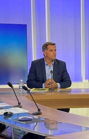 Rendez vous ce soir à 22h50 sur <a href="/F3Rhone_Alpes/">France 3 Rhône-Alpes</a> pour le débat pour les élections départementales des 20 et 27 juin prochain ! 

#Ardeche #avoscôtés