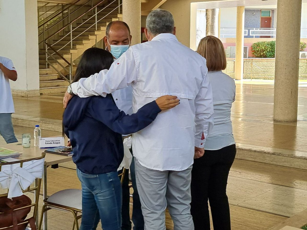 Nos encontramos reunidos con el Min. <a href="/eduardopiate2/">eduardo piñate</a> en reunión de trabajo con los jefes y jefas de Zonas Educativas del país, Pdte. (a) de entes adscritos al @MPPEDUCACION y Directores (as) Generales. <a href="/NicolasMaduro/">Nicolás Maduro</a> <a href="/RosangelaOrozco/">Rosangela Orozco</a> <a href="/gtorodelara/">Gisela Toro Hernández</a> <a href="/RMarcoTorres/">Rodolfo Marco Torres</a> #VenezuelaPatriota
