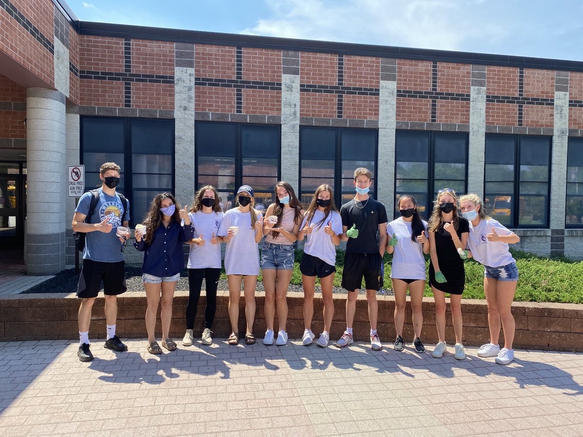 ⁦<a href="/BSPAclassof2021/">BSPA Class of 2021</a>⁩ ice cream duty!
Go seniors!!!