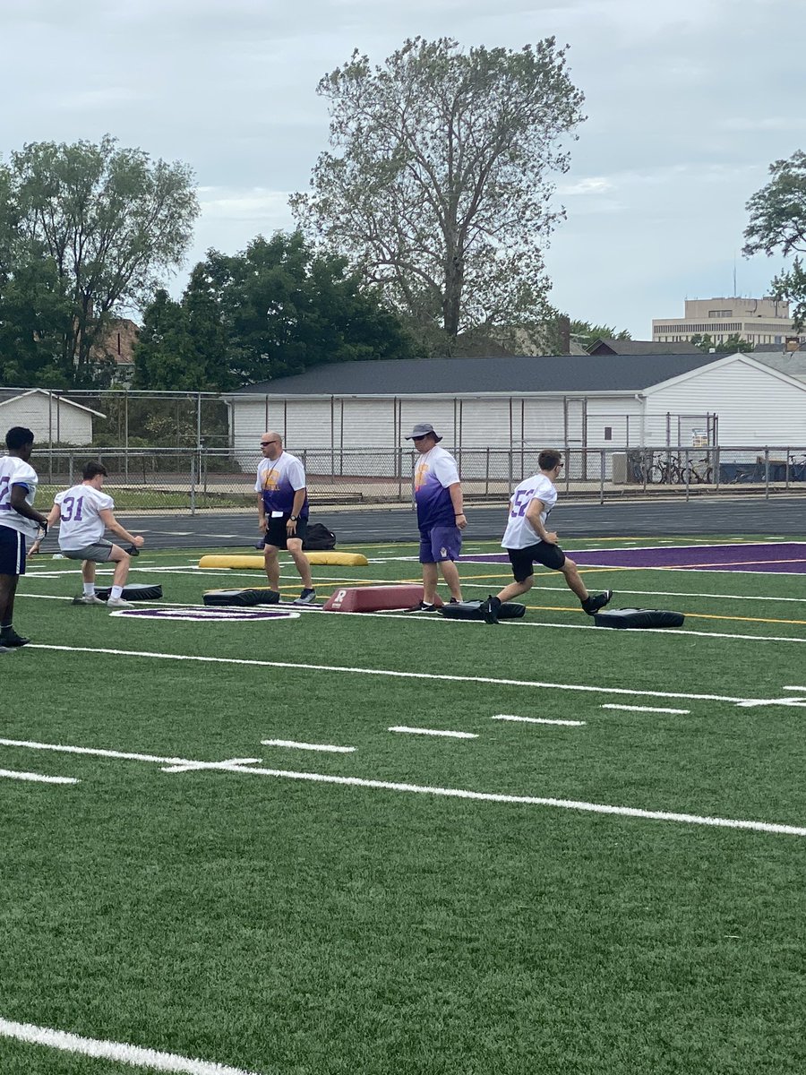 CoachTThome's tweet photo. Awesome first day back out !! #PCE #FAST21 @LkwdAthletics https://t.co/ZxDzqcsZPz