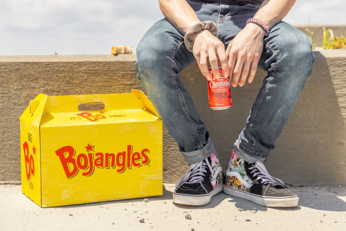 DrinkCheerwine's tweet image. #ItsBoTime and we’re totally buggin’ for this week’s #CheerwineSummer prize. Enter our contest now - June 13 and you’ll be entered to win a $100 gift card to @Bojangles &amp;amp; a case of Cheerwine. bit.ly/3fYVTCA