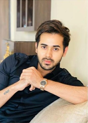 Ashdeep_fan's tweet photo. #HappyBdayRandeepRai only few minutes left for hero birthday https://t.co/xemetVr943
