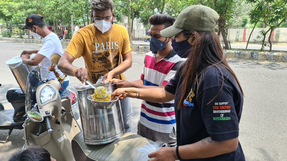 Bulletqueen21's tweet photo. Don't waste food ....
Someone is hungry outside your home 

@Shamsher_IPS @Khalsa_Aid @khalsaaid_india 
@FeedingVadodara @VMCVadodara @ourvadodara @Vadcitypolice https://t.co/kfHRCWaDSr