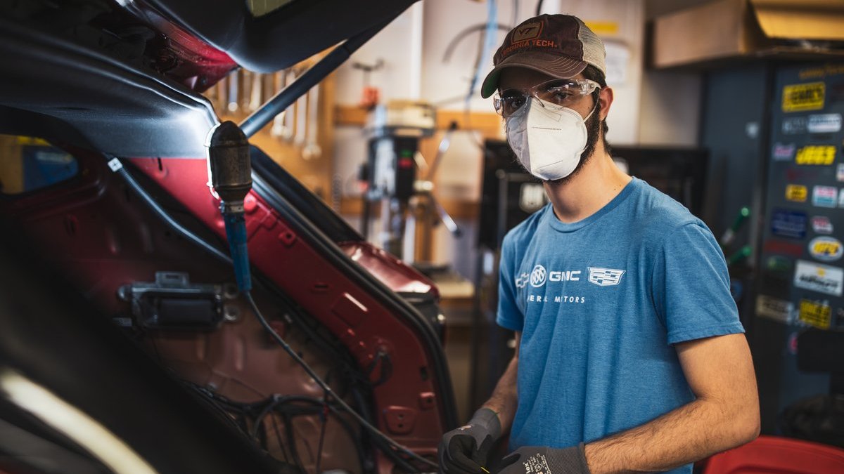VTEngineering's tweet photo. Congratulations to @vtHEVT on a very successful Year 3 of competition! 👏🥳 This team is tasked with incorporating innovative ideas, solving complex engineering challenges, and applying the latest cutting-edge technologies to ultimately reduce energy consumption. 🚘 https://t.co/25ExgFpEl0
