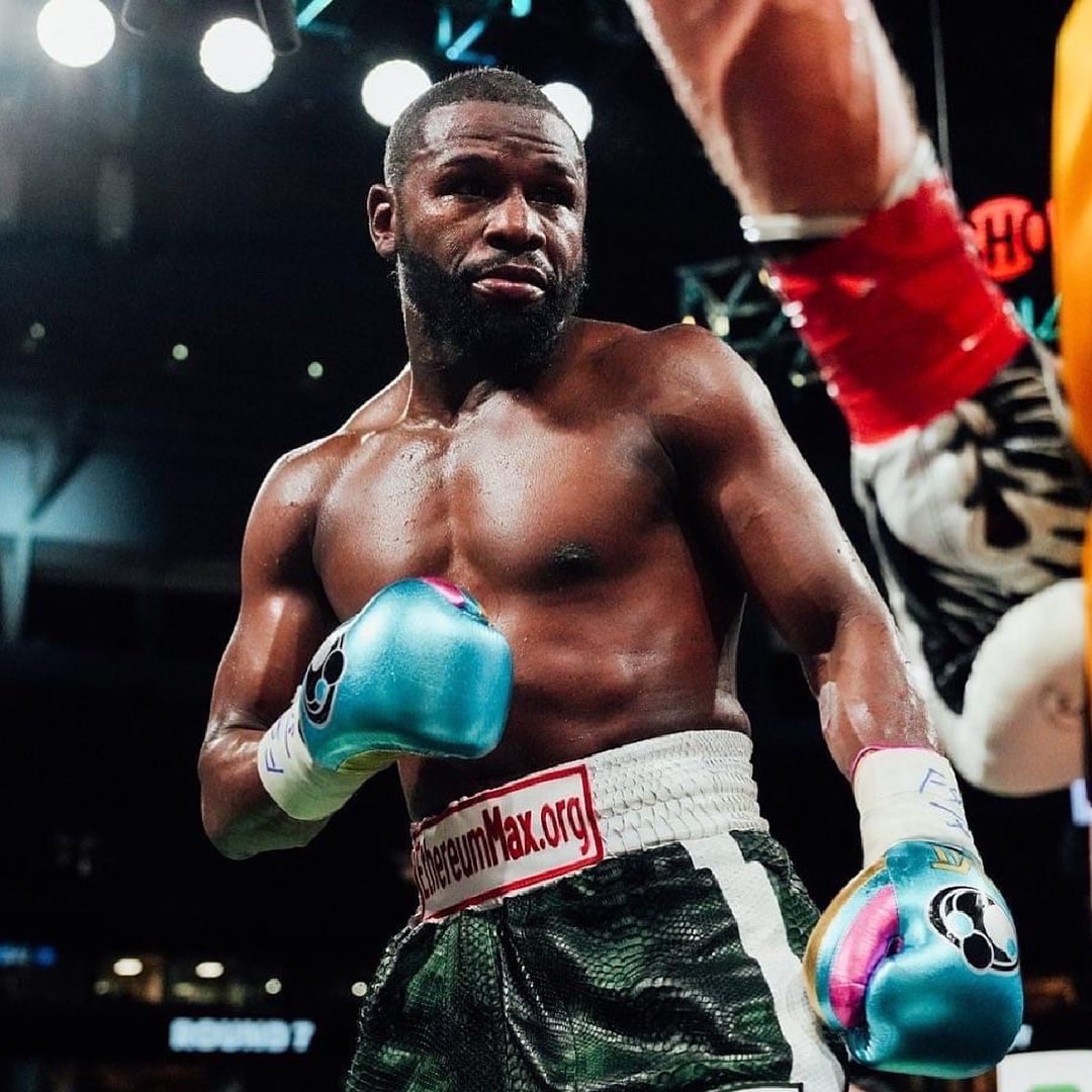 MOBILEMIKE_'s tweet photo. #FloydMayweather @floydmayweather vs. #LoganPaul @loganpaul Ends Without a knock out. 
Mayweather and Paul fought in an eight-round exhibition that ended without a winner. #HowCrazyIsThis #AnotherLongNight #PromotingTheFuture #WeGotThisPlaceOnLockdown #MoreToCome https://t.co/rlC9NsJVAt