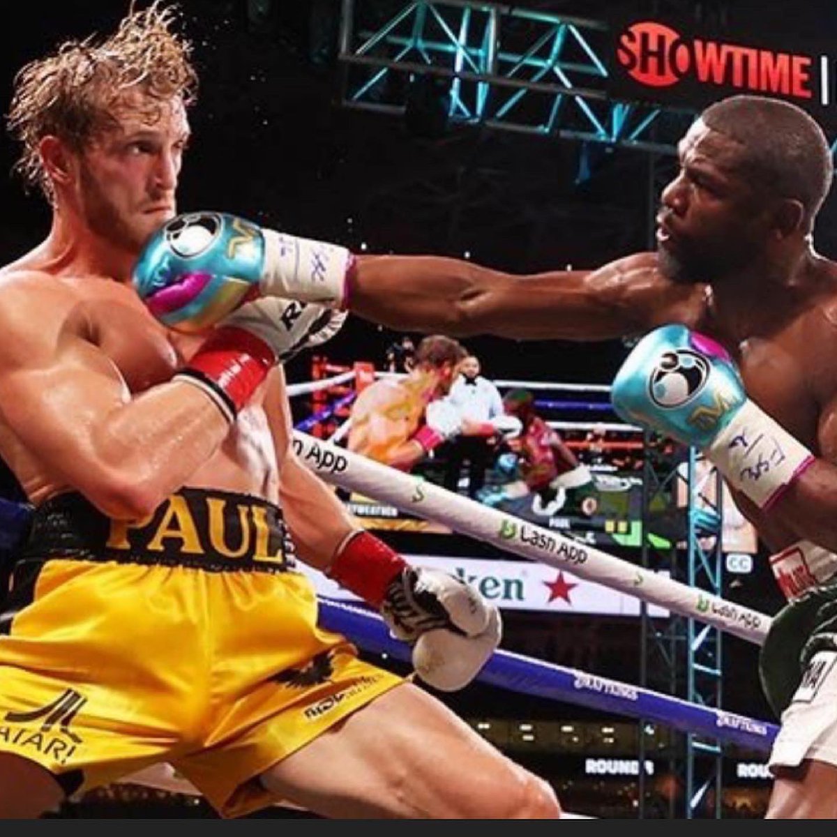 MOBILEMIKE_'s tweet photo. #FloydMayweather @floydmayweather vs. #LoganPaul @loganpaul Ends Without a knock out. 
Mayweather and Paul fought in an eight-round exhibition that ended without a winner. #HowCrazyIsThis #AnotherLongNight #PromotingTheFuture #WeGotThisPlaceOnLockdown #MoreToCome https://t.co/rlC9NsJVAt