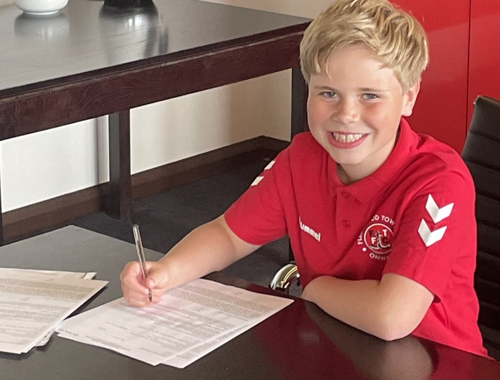 astleybucku7's tweet photo. Another proud moment for the team and club today as Joseph signs for Fleetwood Town @academyftfc well done Joseph - thoroughly deserved 👏🏻⚽️🤝 @ABJFC2004 https://t.co/aki8c9NMIo