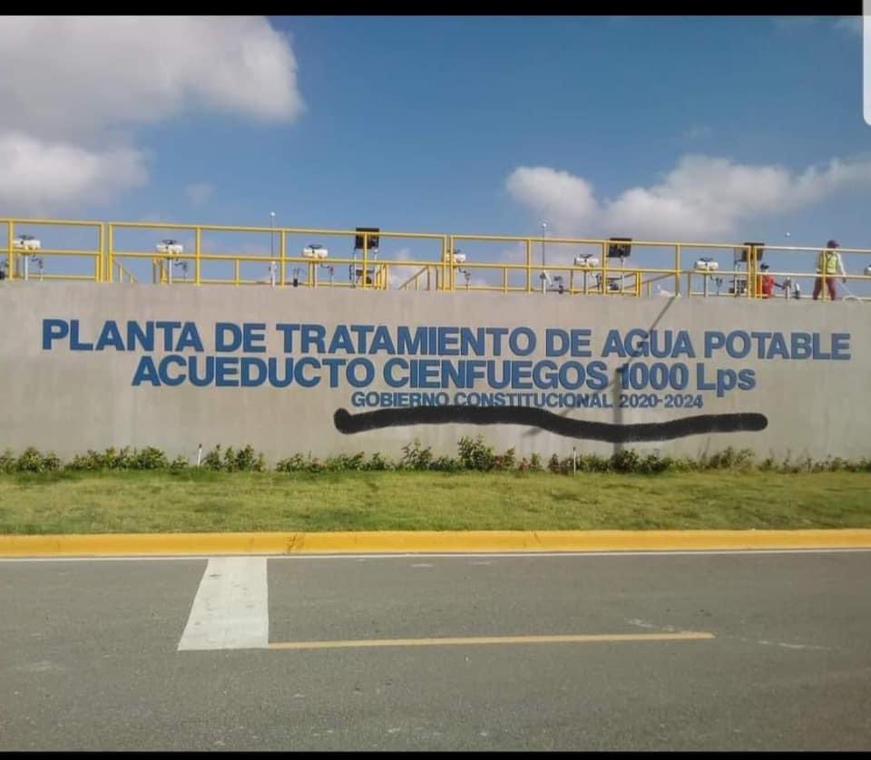 DeyaniraGomezH's tweet photo. Pero, ¡díganme que esto no es verdad!

Es decir, presidente #Abinader: usted hace honor al refrán “A falta de pan, casabe”. O sea, ya que su Gobierno no ha construido ni un badén, ahora quieren quitarle los créditos a mi Presidente #Medina.  Pero, ¿cómo es posible? ¡Abusadores!🥵 https://t.co/CBou8dMHTT
