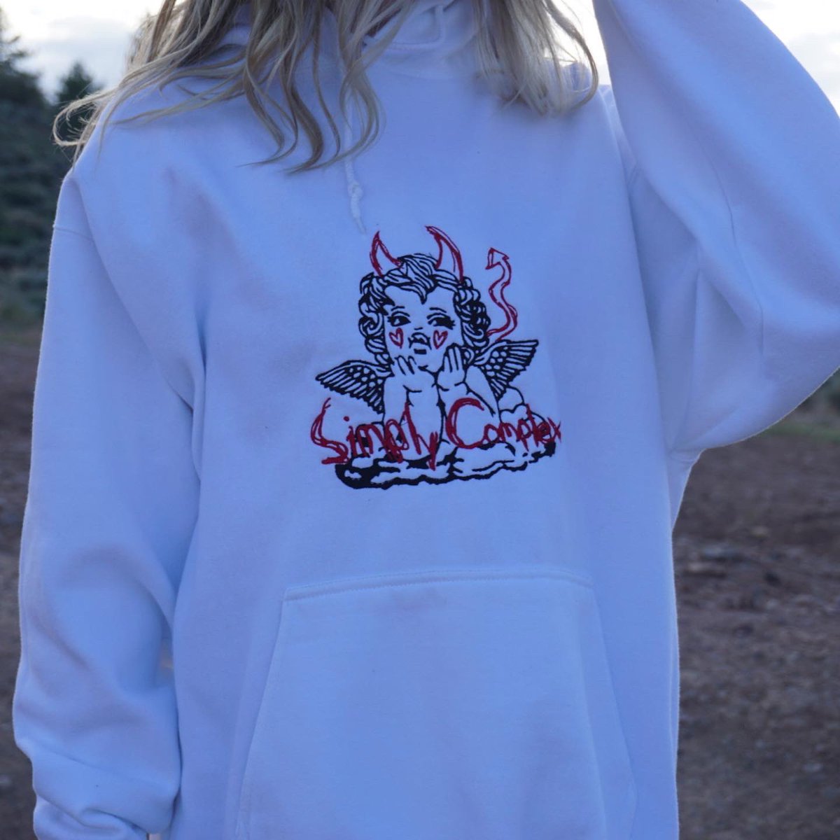 simplycom_plex's tweet image. New items are now live on my website&amp;lt;3

The jeans are custom tailored to fit legs of all lengths, and you have the ability to monogram whatever 3 letters/digits you want on the hood of the cherub sweatshirt🥰

Tap the link in my bio to shop👀💕
