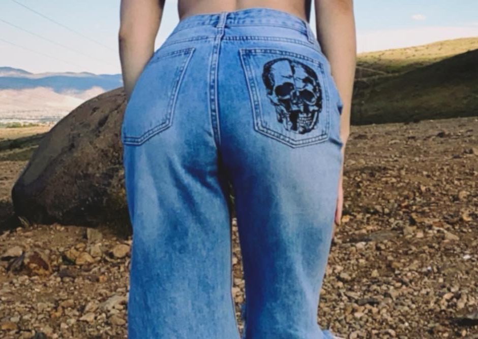 simplycom_plex's tweet image. New items are now live on my website&amp;lt;3

The jeans are custom tailored to fit legs of all lengths, and you have the ability to monogram whatever 3 letters/digits you want on the hood of the cherub sweatshirt🥰

Tap the link in my bio to shop👀💕