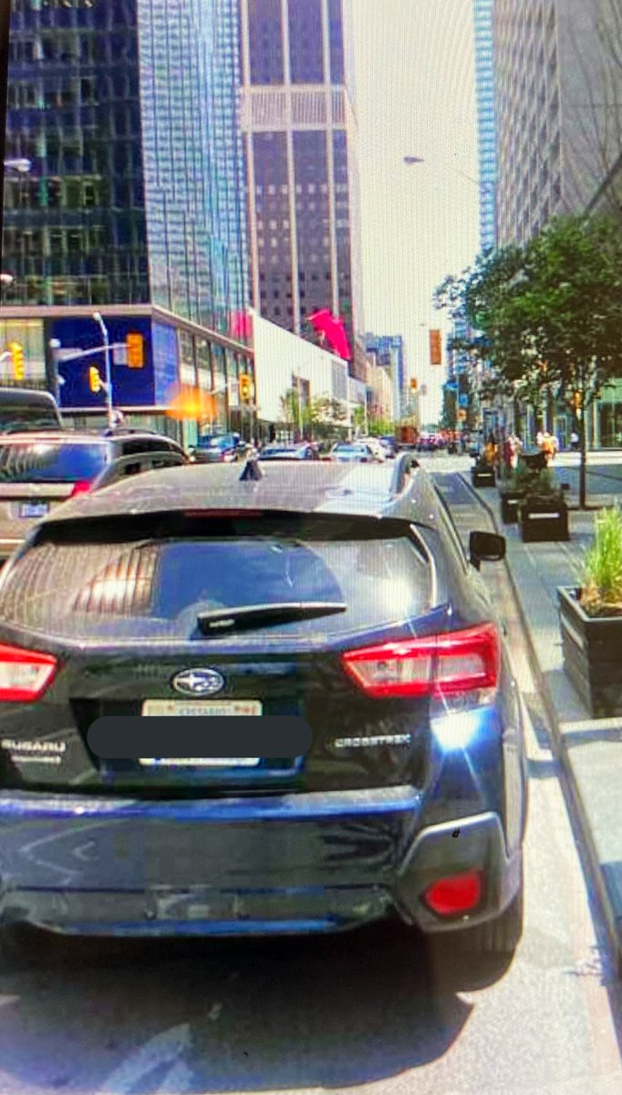 Happy Monday 🥵🔥☀️ it’s a hot one. Just a PSA picking up at merchandise at Sephora does not justify stopping in the bike lane on Bloor St. W. $150 served #bikeTO @ParkingTPS @TrafficServices