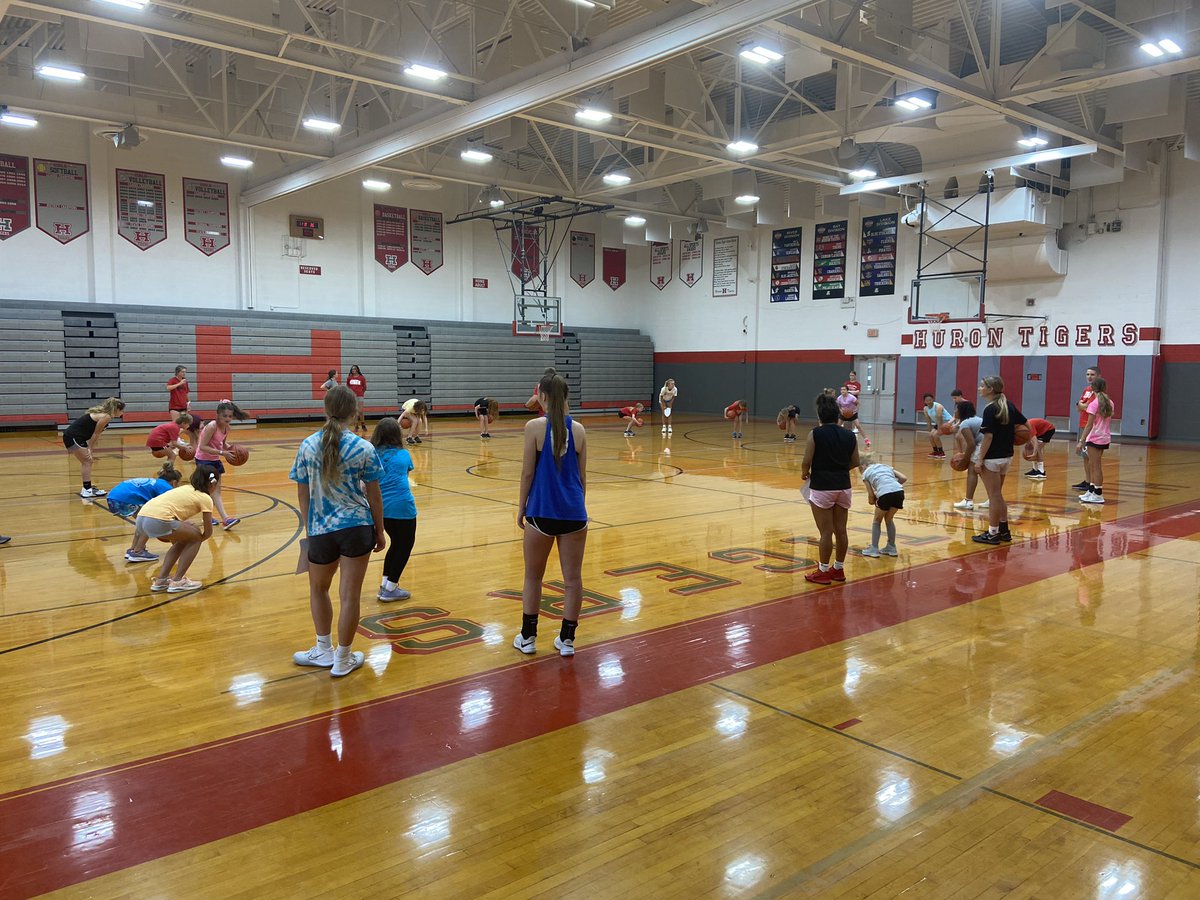 Huron Girls Basketball tweet media