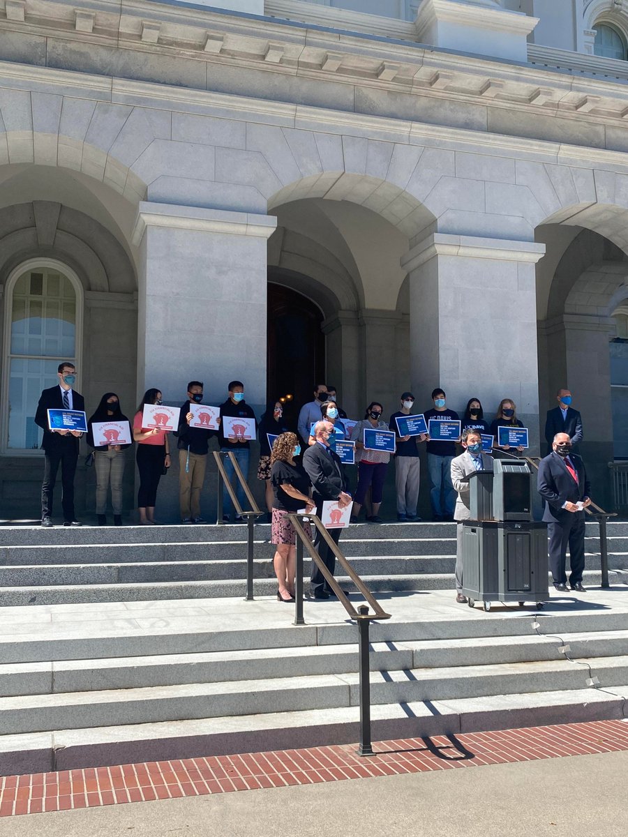 Proud to be a coauthor of #AB1456, which expands and reforms the CalGrant program, taking a huge step towards #DebtFreeCollege.

Our strong economy today is a direct outgrowth of past investments in higher ed. If we want CA to continue prospering, we must invest in our future.