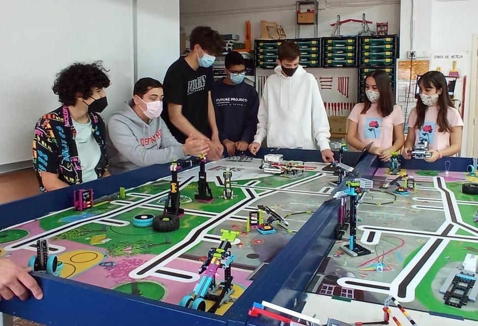 OnaVias's tweet image. ❗Joves talents de #Terrassa❗

Un equip de l’@InsCanJofresa ha guanyat la First Lego League a Catalunya i ara disputarà la final de la #FLLSpain a Tenerife. 

Necessiten ajuda per finançar el viatge a la final. Ajudem-los amb aquest #crowdfounding!👇 
gofundme.com/f/financiacion…
