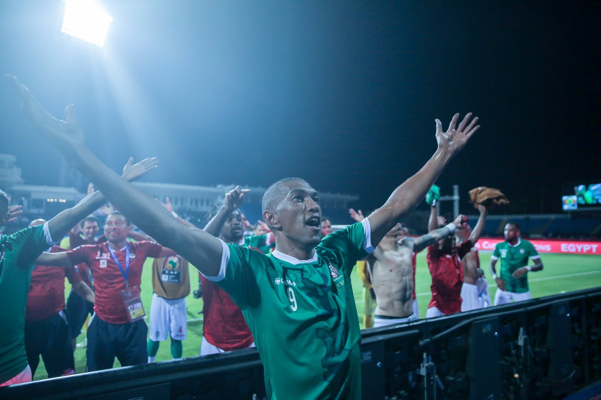 caf_online_FR's tweet photo. Première participation. ✅
Quarts de finale. ✅

🇲🇬 Personne ne l’a fait comme le Madagascar à la 2019 #TotalAFCON 2019! 🏆 https://t.co/fH2MS28Tmj