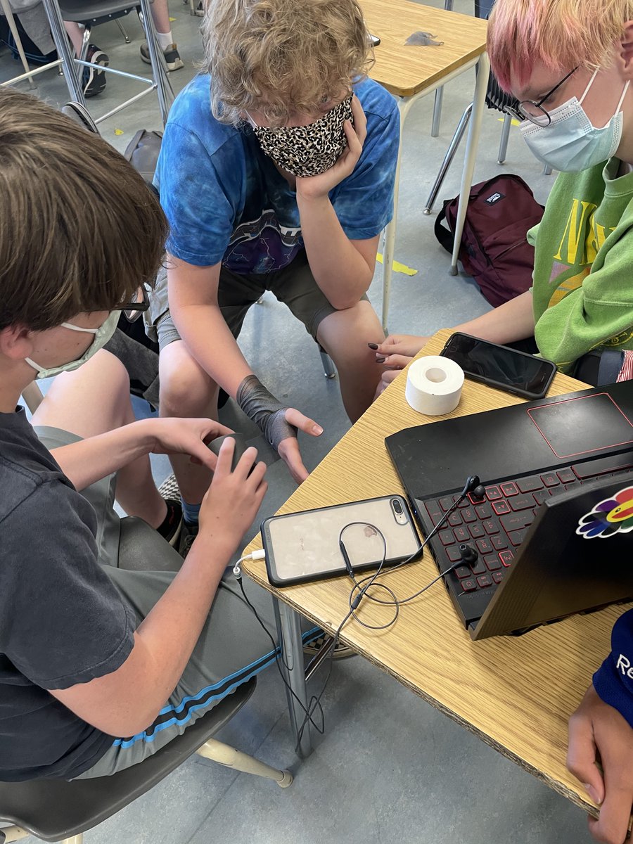 mlkneeshaw's tweet photo. Sports Medicine 7/8/9 students have started learning how to tape injuries! @WGMurdoch #RVSed https://t.co/QNNBUTd6JU