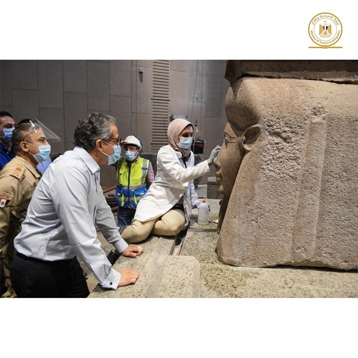 TourismandAntiq's tweet image. Dr. @KhaledElEnany6 visited the GEM to follow up on the progress of work. 100% of installation work of artifacts in the atrium &amp;amp; the grand staircase are complete, all showcases of #Tutankhamun ‘s galleries are installed &amp;amp; more than 65% of his treasures are placed in showcases.