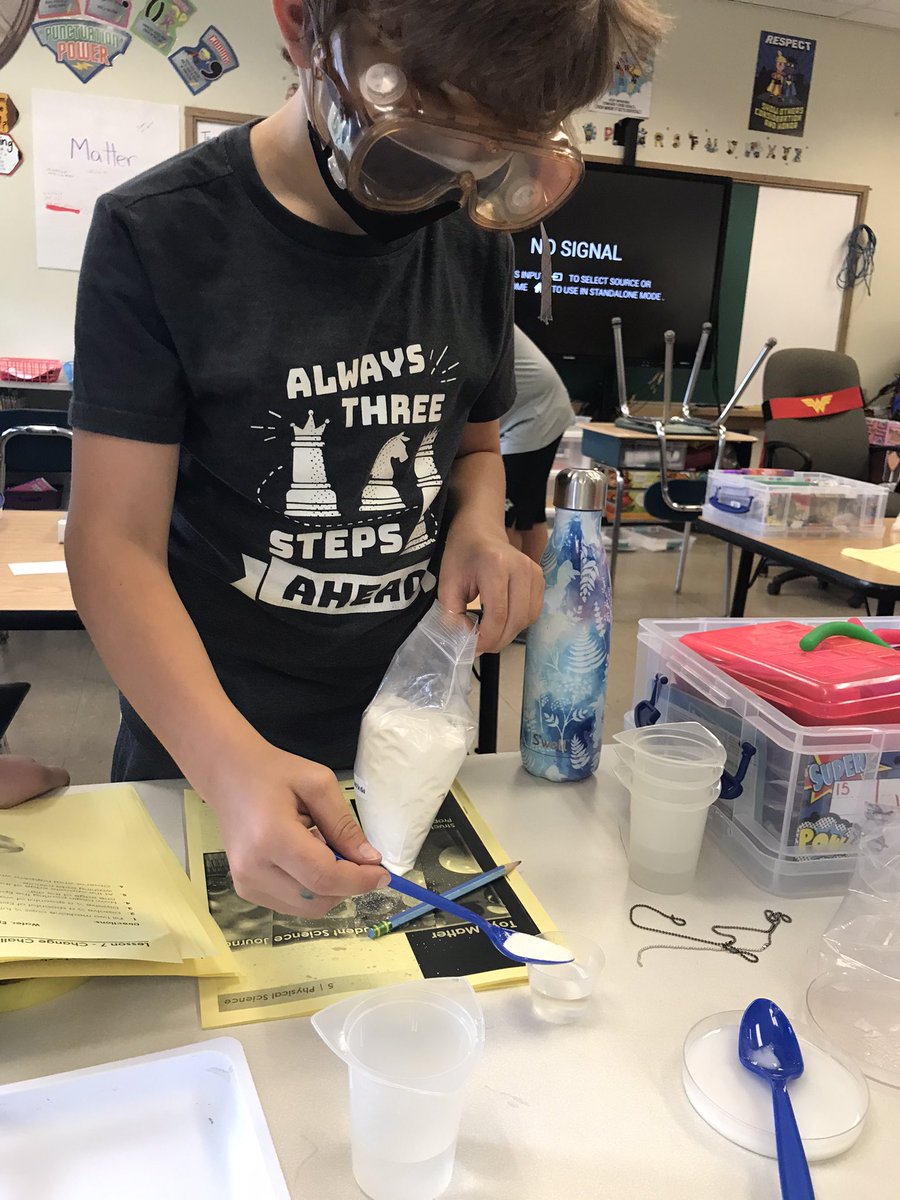 SuperKeiserKids's tweet image. Observing changes to identify whether we are witnessing physical or chemical changes. 

Did the color or temperature change or gas bubbles occur?
#ChemicalChange #PhysicalChange #science