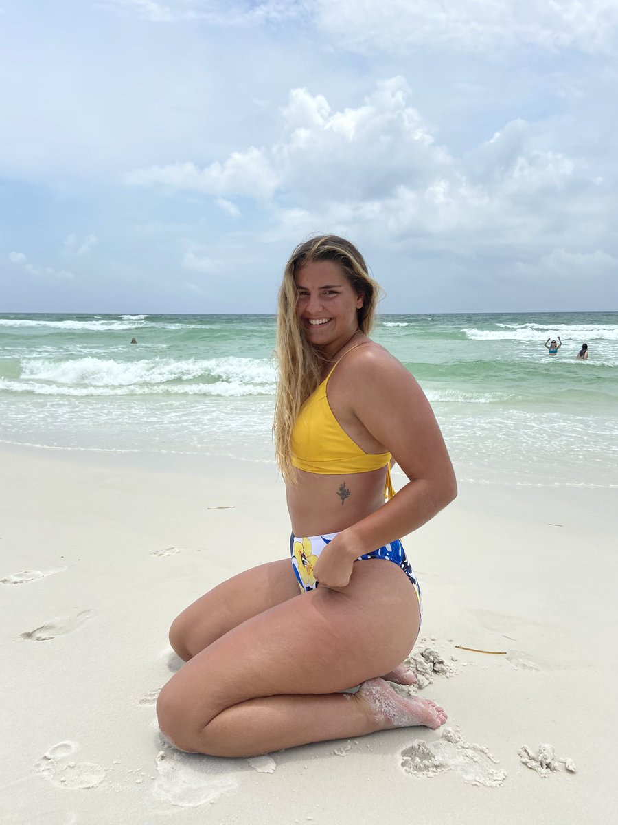 _Sarah_Fuller's tweet photo. Every body is a beach body 🏝💕 https://t.co/8ks7NhusBX