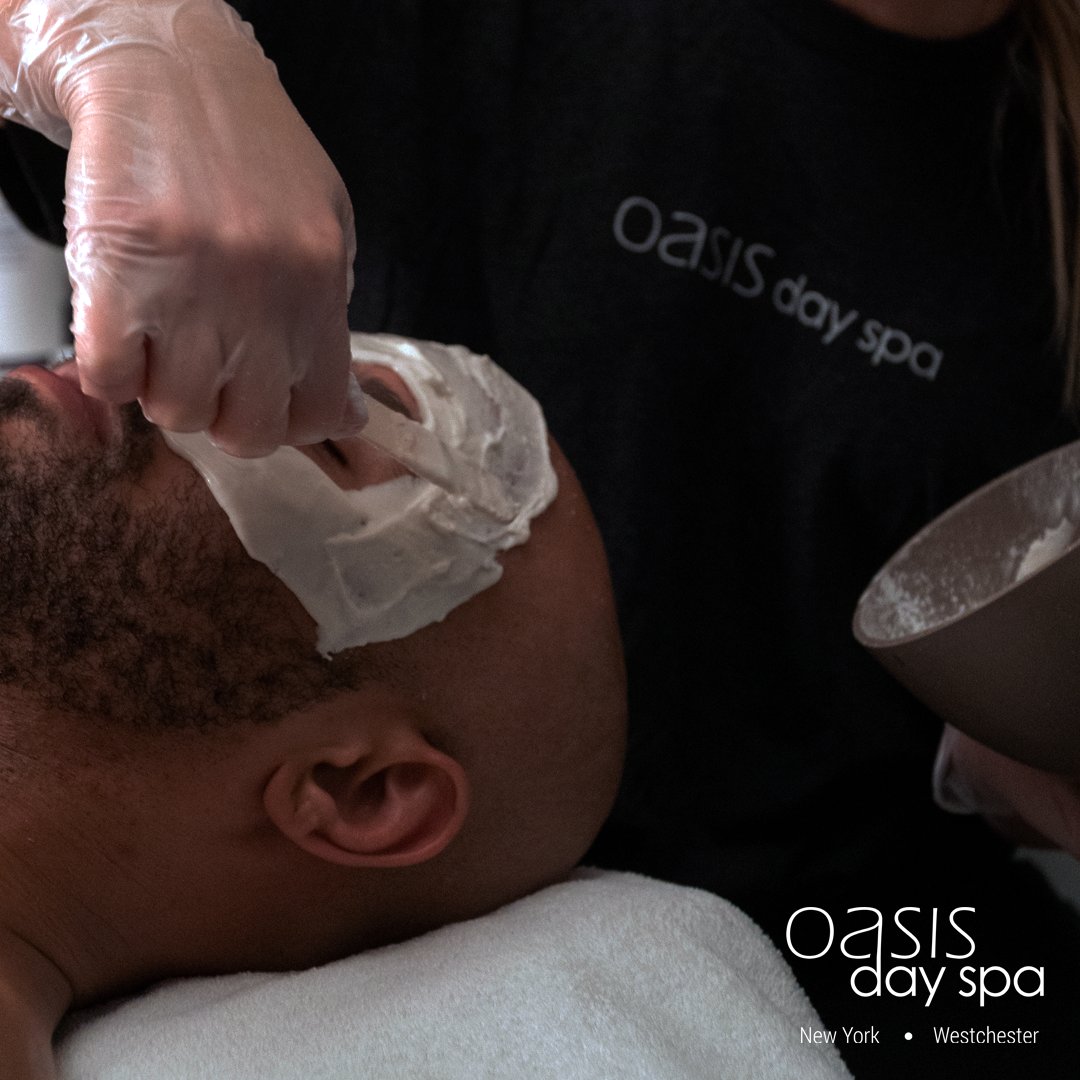 Our Classic Men's Facial treats a wide range of men's skin concerns. From dry skin to clogged pores, this facial will leave Dad feeling like a million bucks! See what other #FathersDay gift ideas we have to offer: bit.ly/OASISDAD21