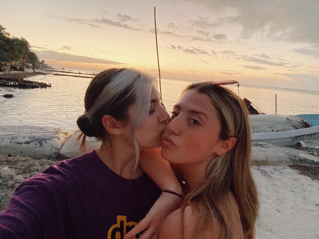 P A R I S A tweet media