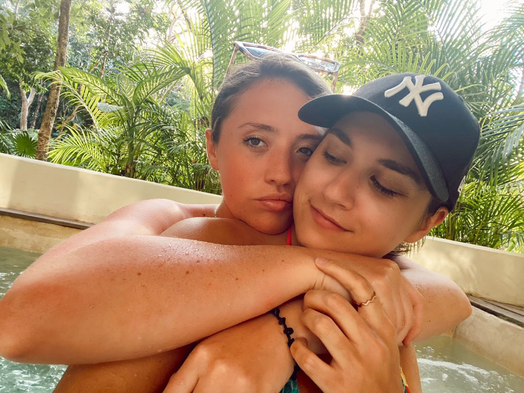 P A R I S A tweet media