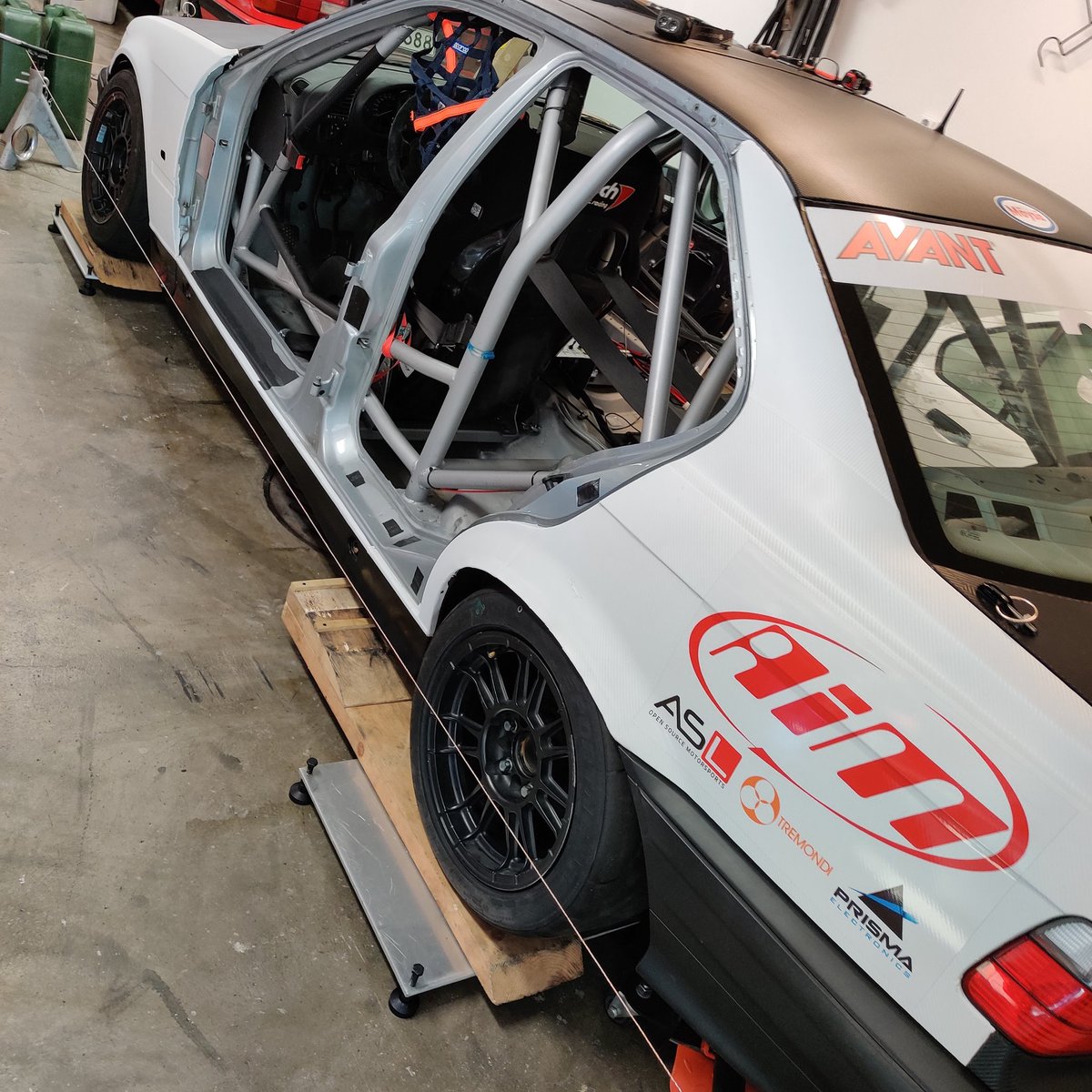 MokkoRacing's tweet photo. ⠀⠀⠀⠀⠀⠀⠀⠀⠀
Taas tuuletetaan
⠀⠀⠀⠀⠀⠀⠀⠀ 
#mokkoracing #toeinout #bmwxtreme #xtremerace #bmwcup #e36 #325i #aimfinland #soemotorsport #ratasm #alsense #alsensemotorsport #hienopäästävetämään https://t.co/CD0FVAs7Mr