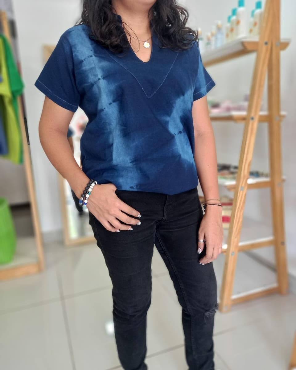 TiendaOVOP_SS's tweet photo. Camistas en #añil 👕 con diseños divertidos para lucir siempre a la moda 😎

🔹Encuentralas en diferentes tallas y colores🔹

🔸 Contamos con servicio a domicilio llamanos o escribenos: 
☎️ +503 2522-0001; +503 7065-0676
#ElSalvador #apoyalolocal #tiendaovop #artesanal #índigo https://t.co/OSwPDDp0G5