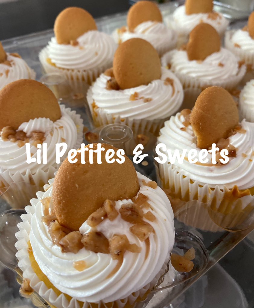 lilpetites's tweet photo. Yum! Butterbeer cupcakes for the Harry Potter fans! A cream soda butter cake with vanilla buttercream, Heath Crunch and a cookie! 😋 #lilpetitesandsweets #butterbeercupcakes #harrypotter https://t.co/fP6RpyEjbj
