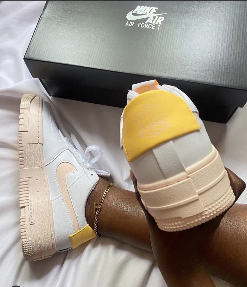 SelectOutfit's tweet photo. AF1 pixel 🍑 https://t.co/edy03e4KD9