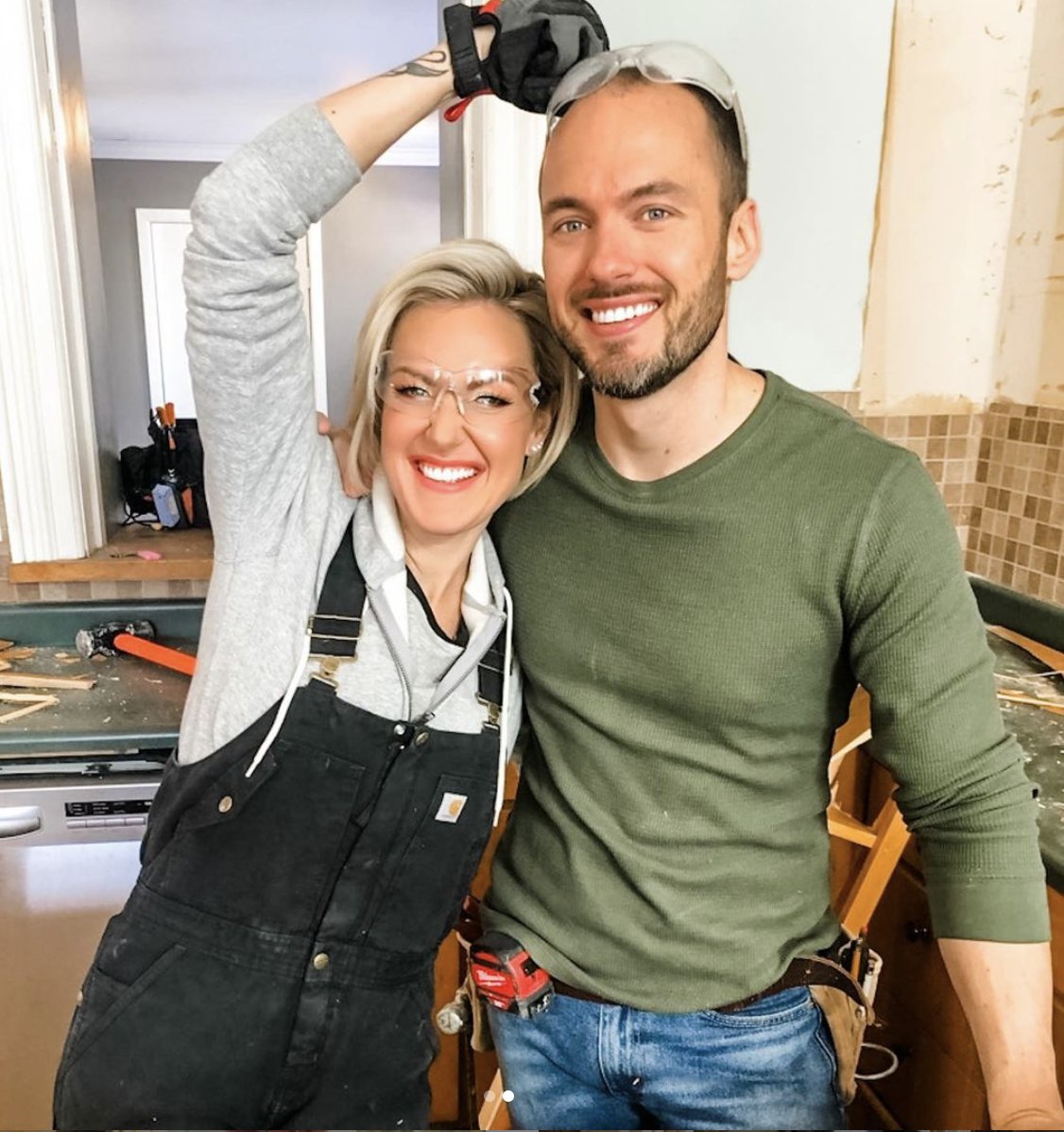 Billy Pearson of HGTV's Farmhouse Facelift is pretty damn hot.