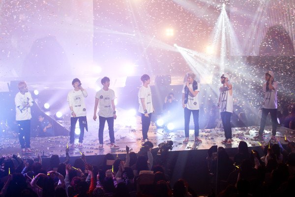 MxMinSuga's tweet photo. En 2014 estaban impresionados por estar con artistas del #1 de BB.

Ahora ellos los artistas, ellos están dominando el mundo y no fue de la nada.

Esfuerzo, disciplina, sus inicios fueron humildes y pasaron por tantas cosas... Ellos se merecen esto y más.

#Butter2ndNo1OnHot100 https://t.co/Sad0zm3Jst