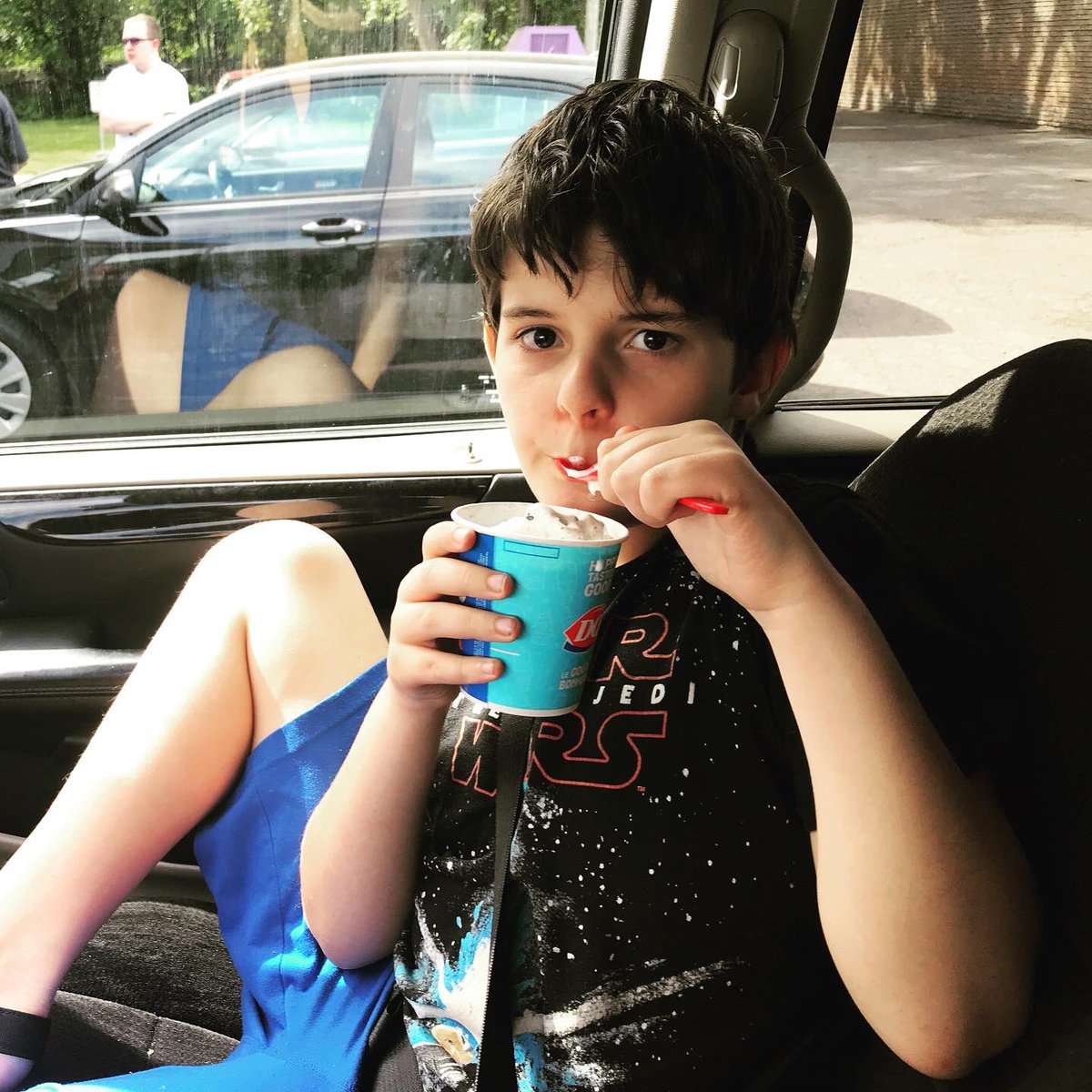 mcbill2471's tweet photo. It was a @dqcanada kind of warm afternoon - at the old school Aldershot DQ.  Kudos on the new @girlguidesofcan Chocolatey Mint Cookie Blizzard! #icecreamrun #treattime #happytastesgood  @ Dairy Queen (Treat) https://t.co/9KZ0uW4nMe… https://t.co/MixgANZaTt