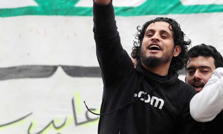 Mothanna_Nasser's tweet photo. عامان على رحيل أبرزقادة الحراك الثوري السلمي حارس ثورة الحريةوالكرامة جسد الابن البار خلال حياته حكاية الثورةالسوريةبكل تفاصيلها.
سيبقى #عبد_الباسط_ساروت خالدافي قلوب السوريين و رمزا لهم ونبراسا للأجيال القادمةوما تزال حنجرته الذهبيةتثير الحماس وتجمع ملايين الأحرار بميادين الحرية https://t.co/FctjIAWpk0
