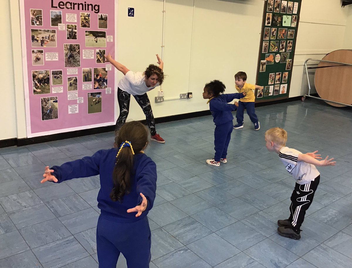EvertonNursery's tweet photo. We’re so pleased that @TheBrainCharity are delivering weekly face to face sessions with us as part of the Brain Changer Arts Project! #BrainChangerArtsProject #DanceTherapy #PhysiotherapyThroughDance #ExpressiveArts #MusicAndMovement #PhysicalDevelopment https://t.co/XyT14JvCWj