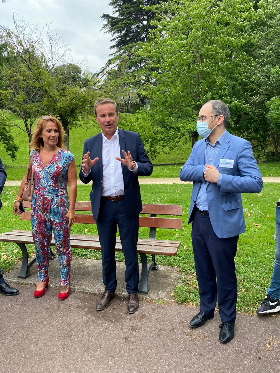 AuraDebout's tweet photo. Le président Nicolas Dupont-Aignan était à Valence pour soutenir nos candidats jeunes aux élections départementales le 20 juin prochain ! #electionsdepartementales2021 #DLF https://t.co/v87hhqFMn0