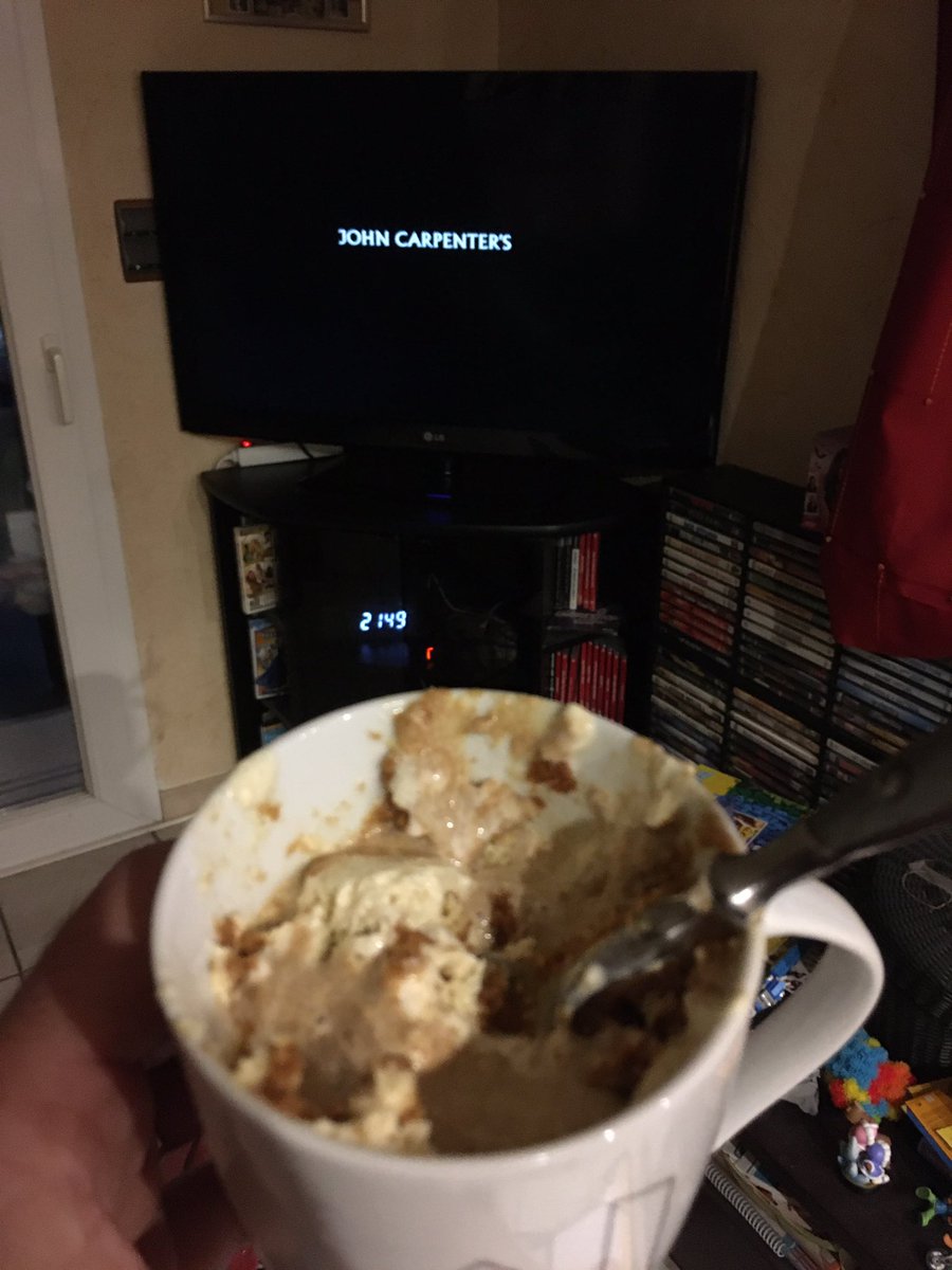 darthfilou's tweet photo. #NW (en léger décalé car on n’arrive plus à être prêt pour 21h00😳 ... mais avec un #tiramisu #faitmaison 👌😎) #NY1997 #JohnCarpenter #escapefromNY #bonfilm !
PS : pas revu depuis .. au moins mes 15 ans 🤯 https://t.co/IjWtXij860