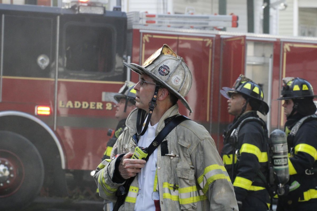 190leatherworks's tweet photo. Lowell MA Deputy Chief sporting our radio strap and chin strap at a recent multi-alarm fire. #190leatherworks           📸 Korey Preston https://t.co/BzBuilIWym