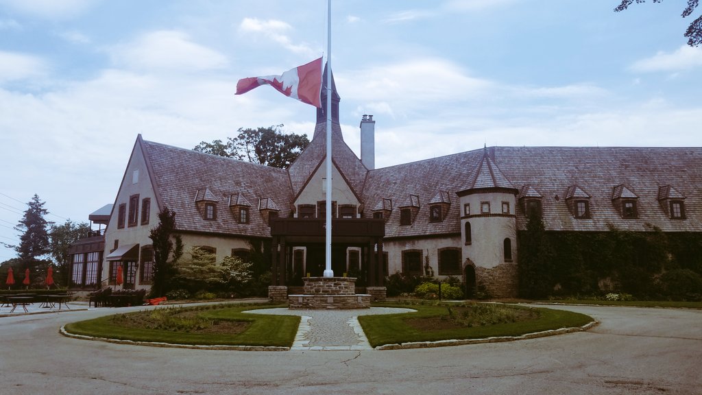 BryanCrawford40's tweet photo. On the day that would have been the start of @RBCCanadianOpen tournament week, we got out to @StGeorgesGCC for a site visit to plan our huge return in 2022.  Course is looking sweet. Can't wait to be back.🏌️‍♂️🍔🎸🏆🇨🇦 https://t.co/MRpKD3toN9