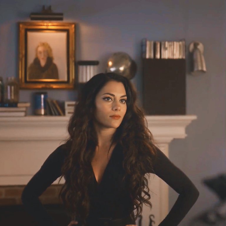 Inbar as Eve in 5x13 of #Lucifer