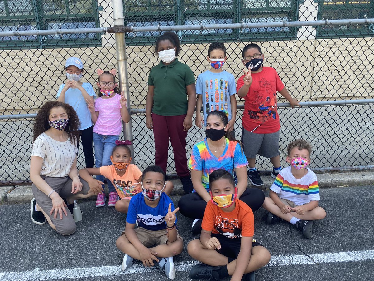 Field day looked a little different this year, but we made the most of it!! Happy to spend some time corriendo y jugando con nuestros amigos! #SpiritWeek #PS76Q #LenguajeDual
