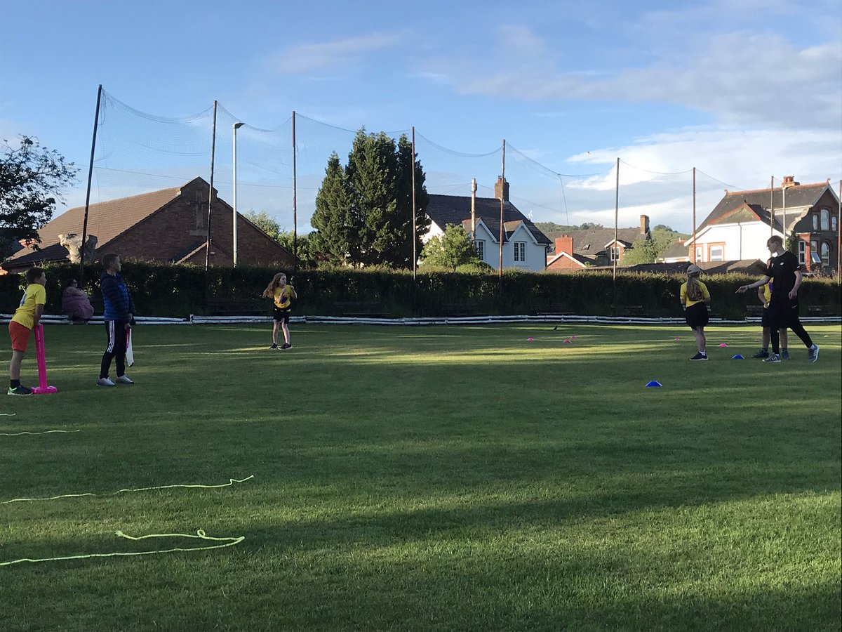 Another fun filled , chaotic, @dynamosandalls1 session @BuilthWells_CC tonight . Loads of noise, air filled with sound of cricket or simply having fun. @SportPowys @CTSport @LlanelweddSch @ArchdeaconG