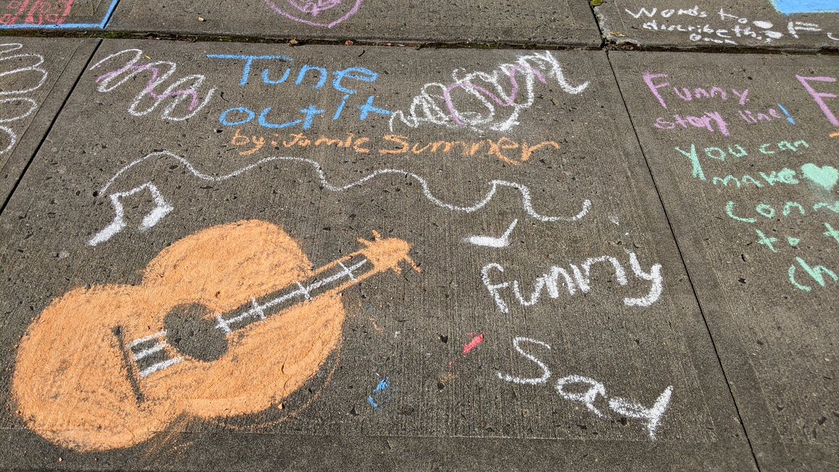 belinski_mrs's tweet image. 5th graders kicked off summer reading by Chalking the Walk with their favorite book recommendations. @MrsLisotto @OPSchoolsNJ @GMartinez_OP @JoshD_OP